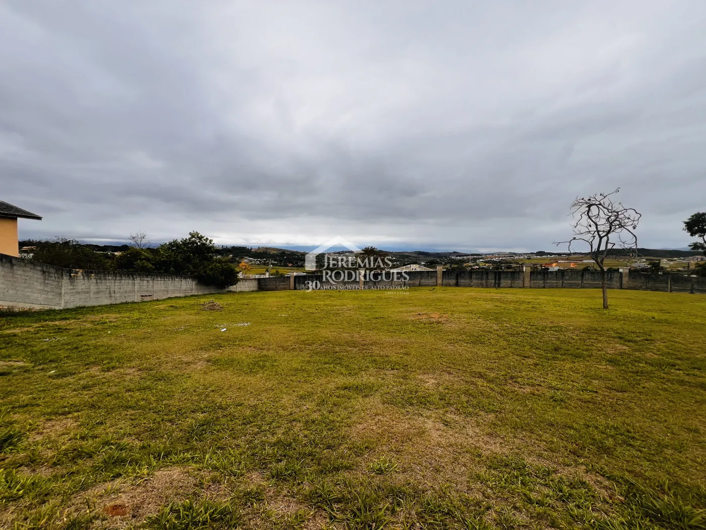 Terreno com 1.972 m² - Condomínio Chácara São Félix - Taubaté/SP.
