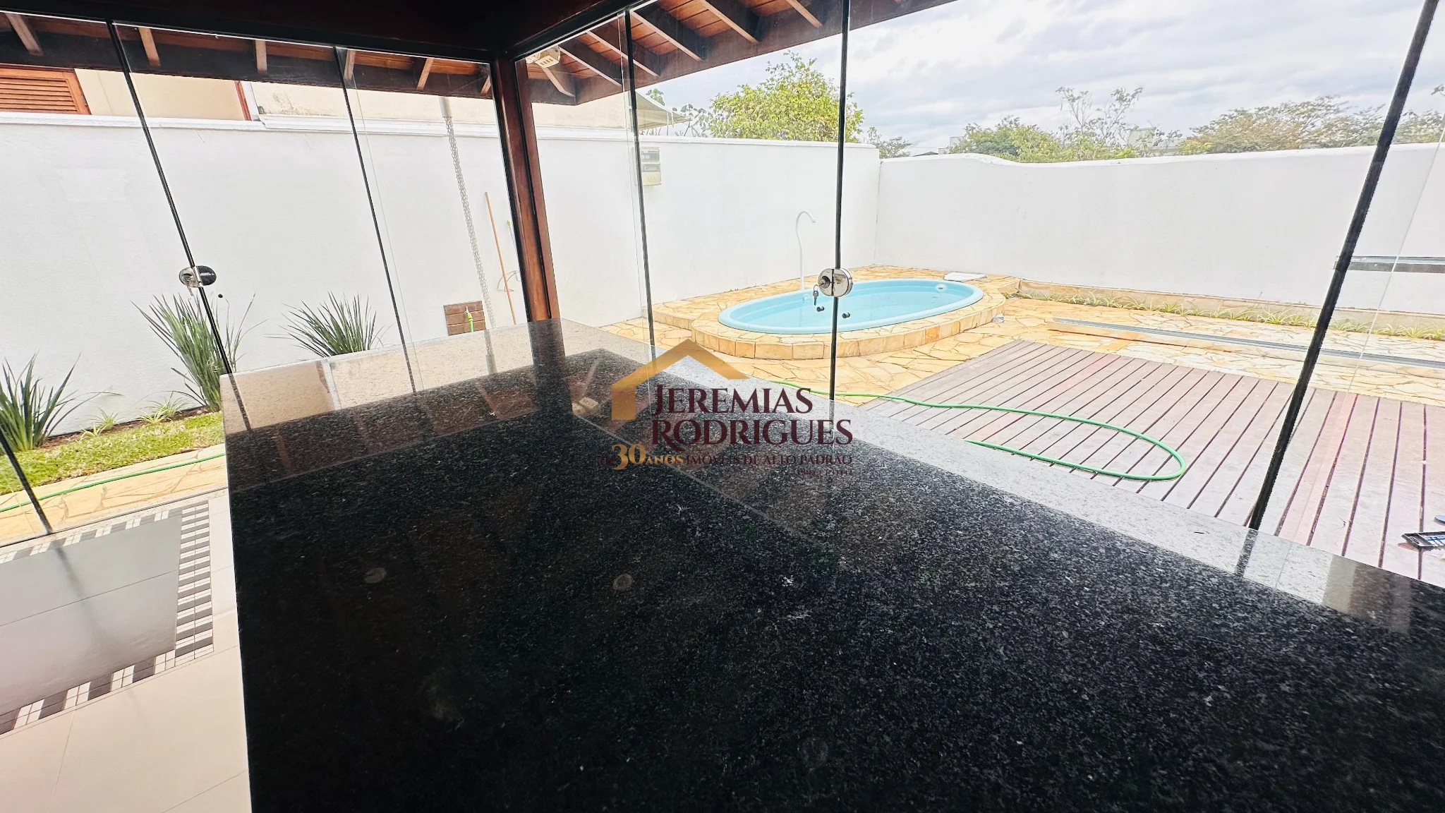 Casa para locação e venda no Condomínio Real Ville em Pindamonhangaba/SP.