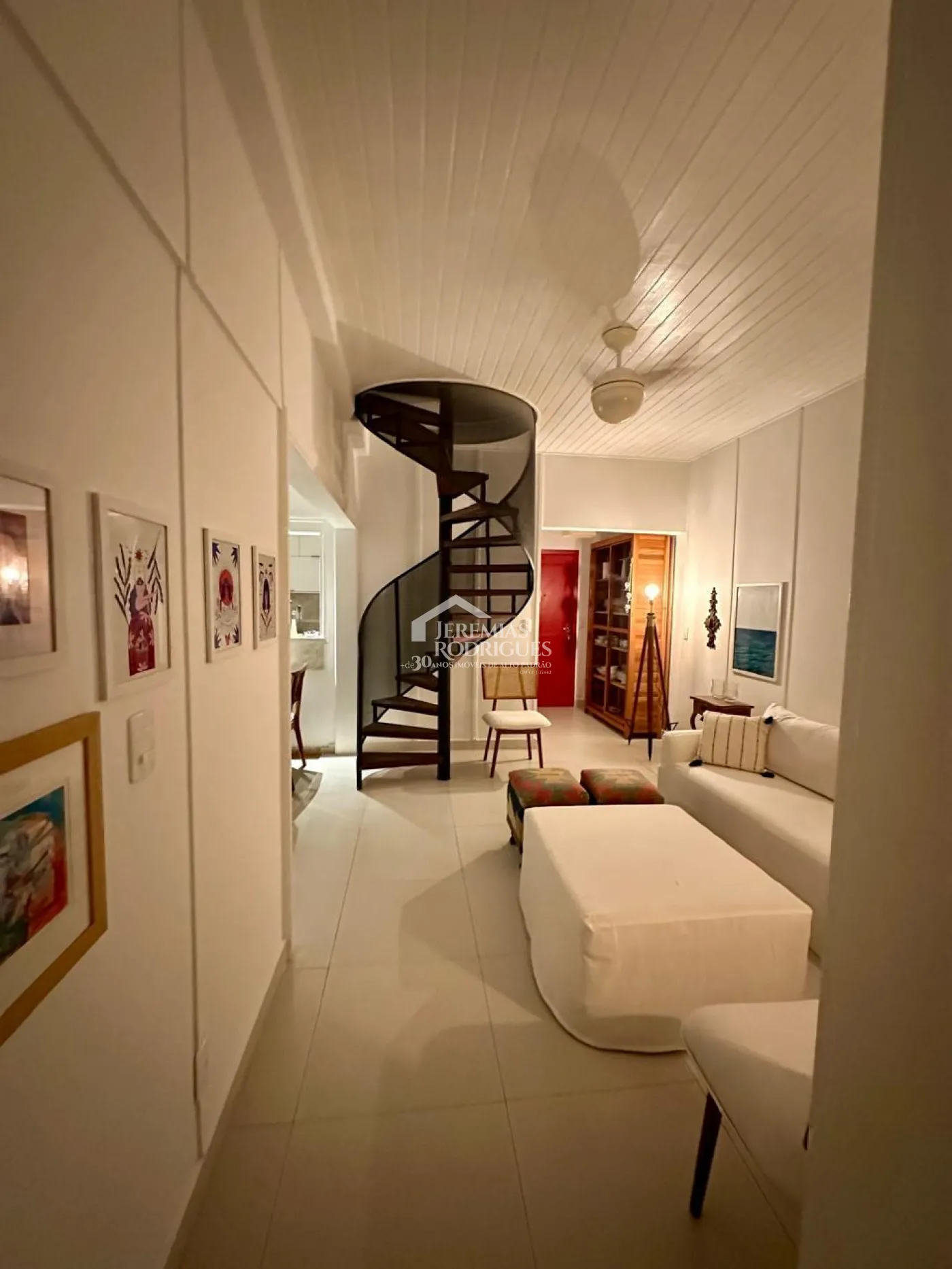 Apartamento duplex à venda com 3 dormitórios, 194 m² no Condomínio Lauro Rezende em Ubatuba/SP.