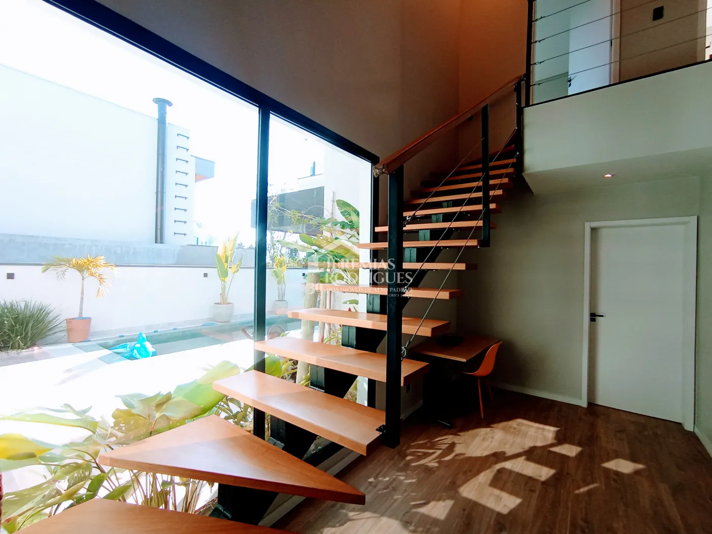 Casa à venda com 5 dormitórios no Condomínio Reserva dos Lagos em Pindamonhangaba/SP.