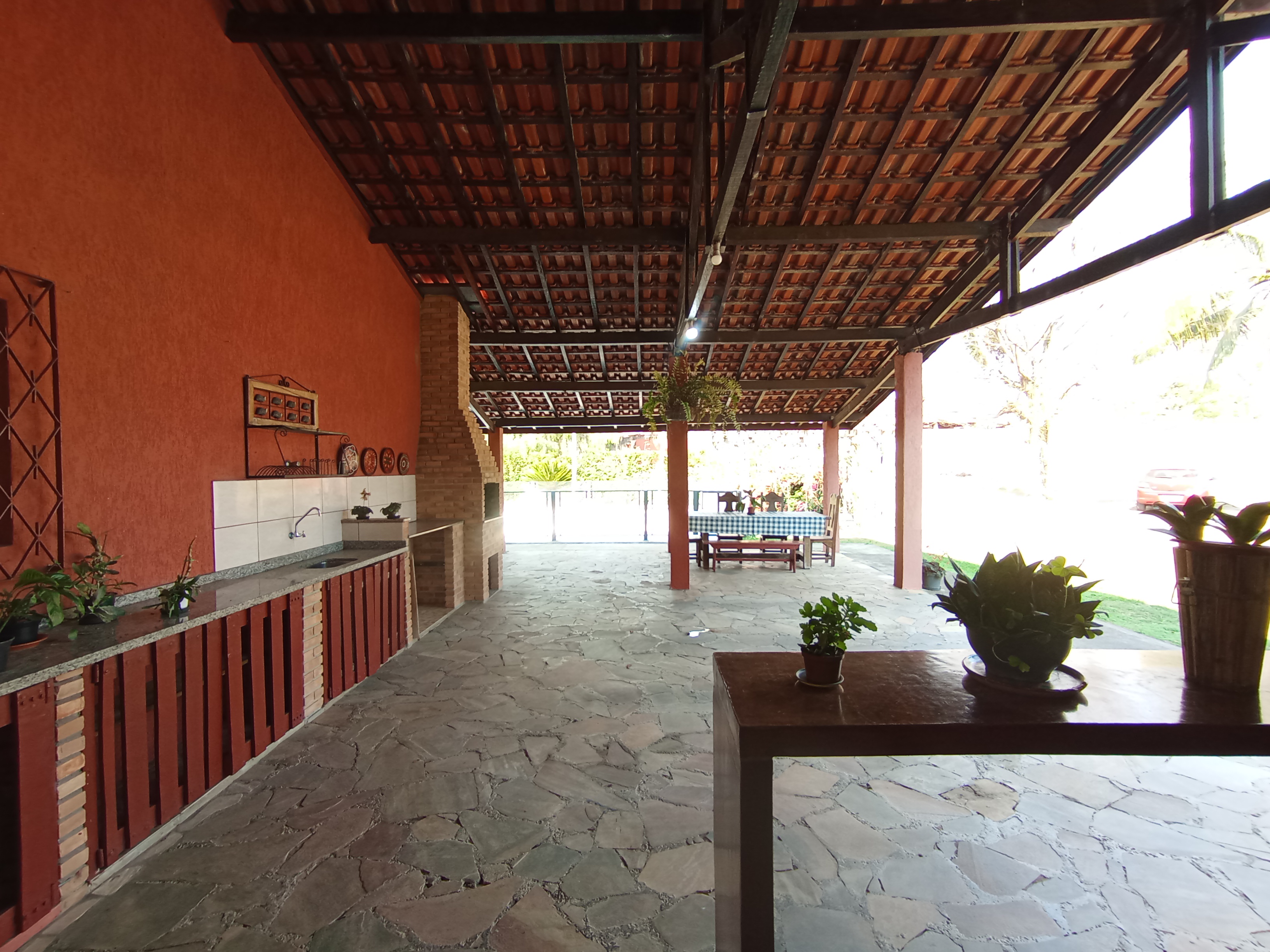 Chácara para venda e locação com 3 dormitórios no bairro Santana em Pindamonhangaba/SP.