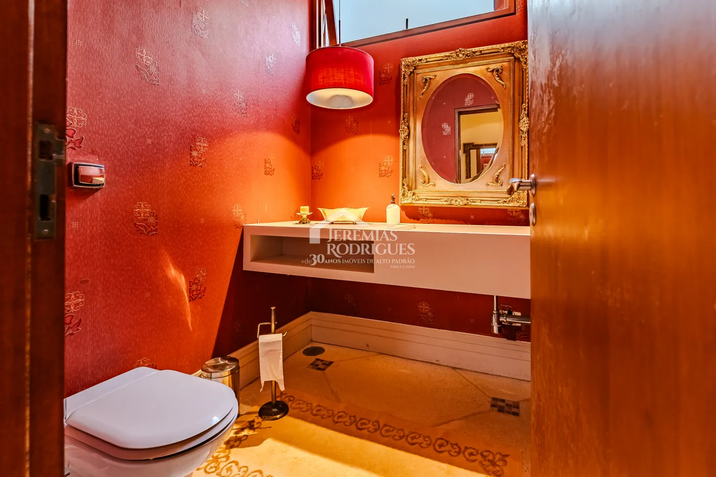 Casa para venda com 5 suítes no Condomínio Villandry em Campos do Jordão/SP