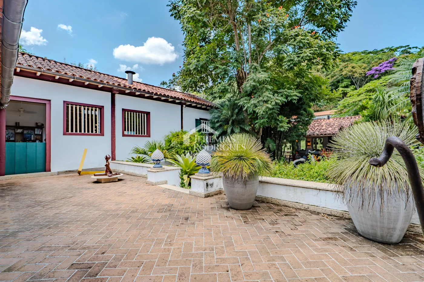 Fazenda à venda com 3.389.000,00 m² em Piraí/RJ.