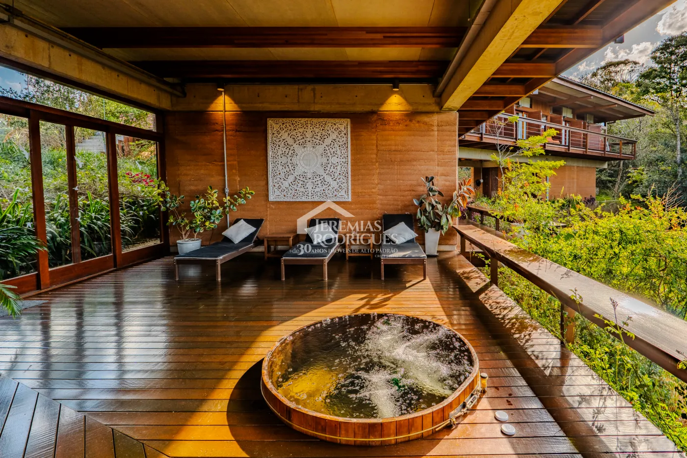 Mansão à venda com 4 suítes no Condomínio Parque da Mantiqueira em Santo Antônio do Pinhal/SP.