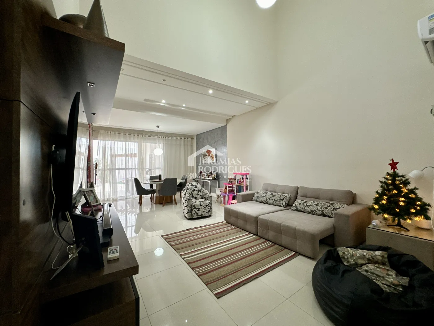 Casa à venda com 3 dormitórios no Condomínio Campos do Conde I em Tremembé/SP