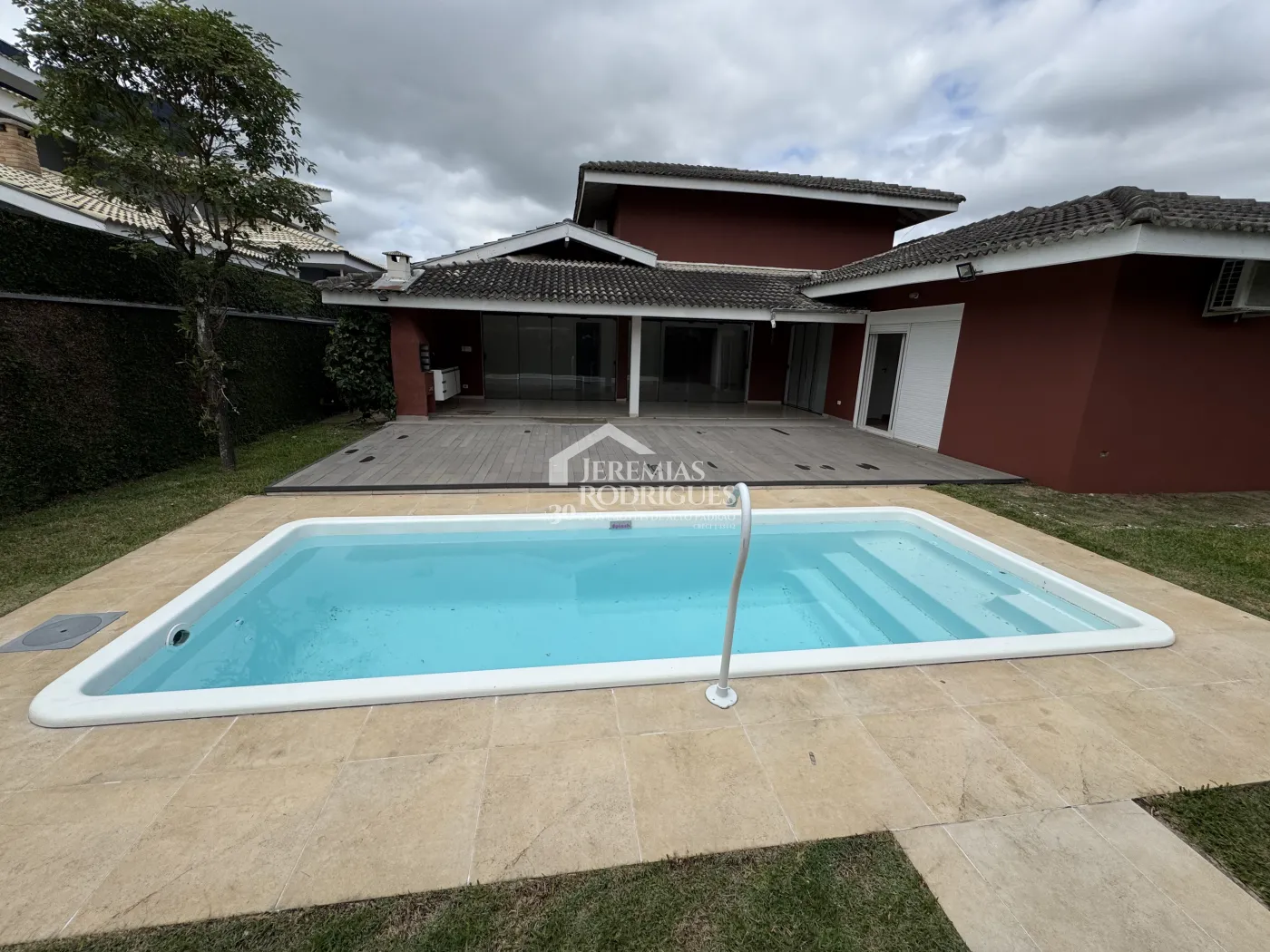 Casa para locação no Condomínio Colonial Village I em Pindamonhangaba/SP.