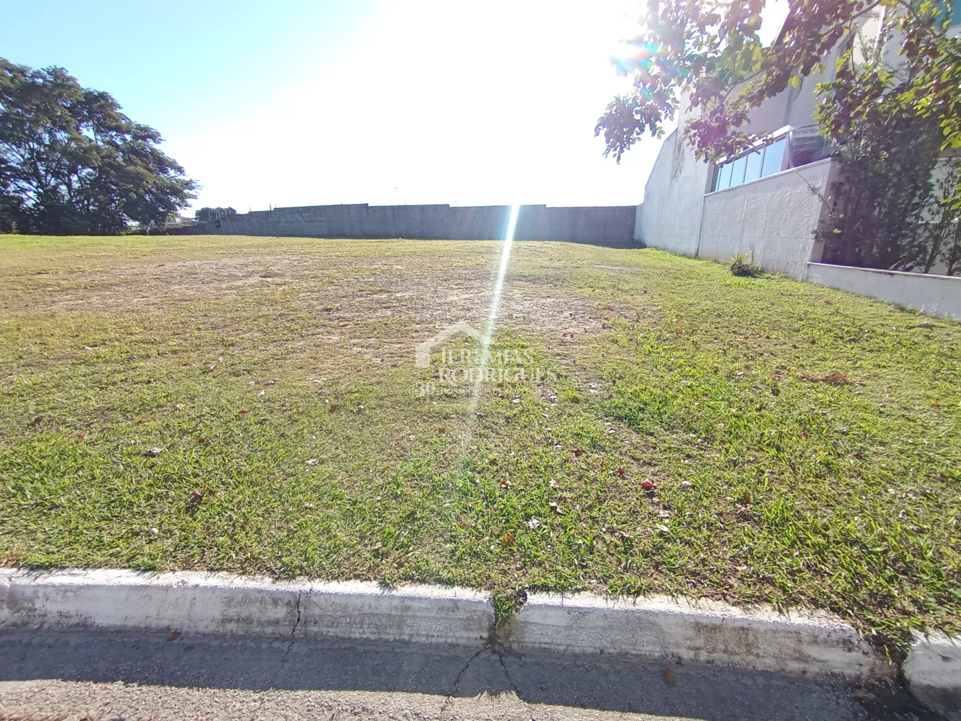 Terreno à venda com 448 m² no Condomínio Campos do Conde II - Chambord em Tremembé/SP