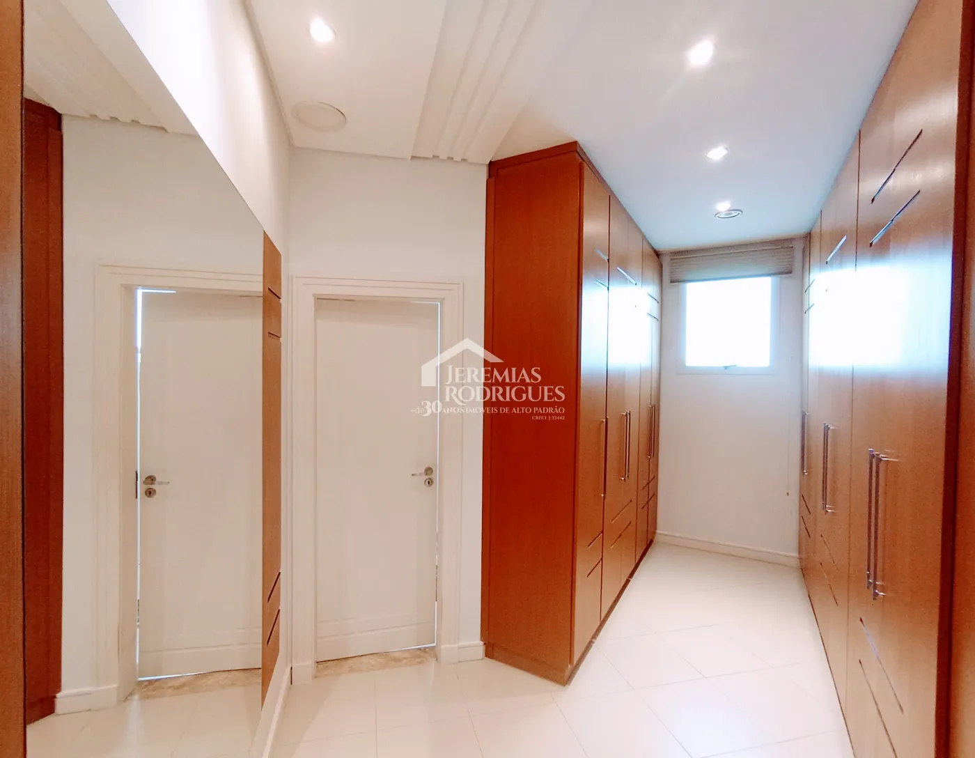 Casa à venda com 4 dormitórios no Condomínio Taubaté Village em Taubaté/SP.