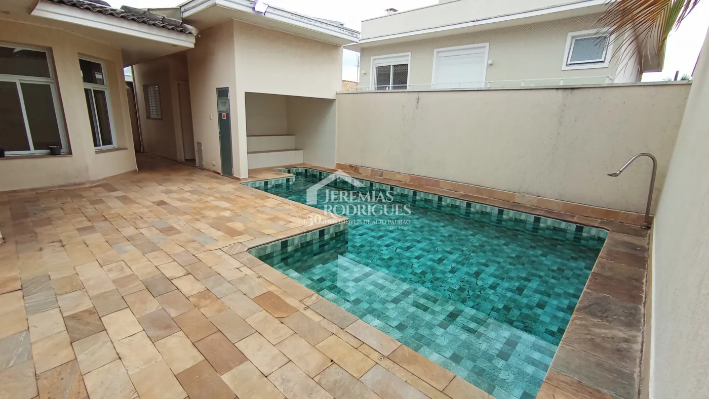 Casa à venda com 5 dormitórios no Condomínio Taubaté Village em Taubaté/SP.
