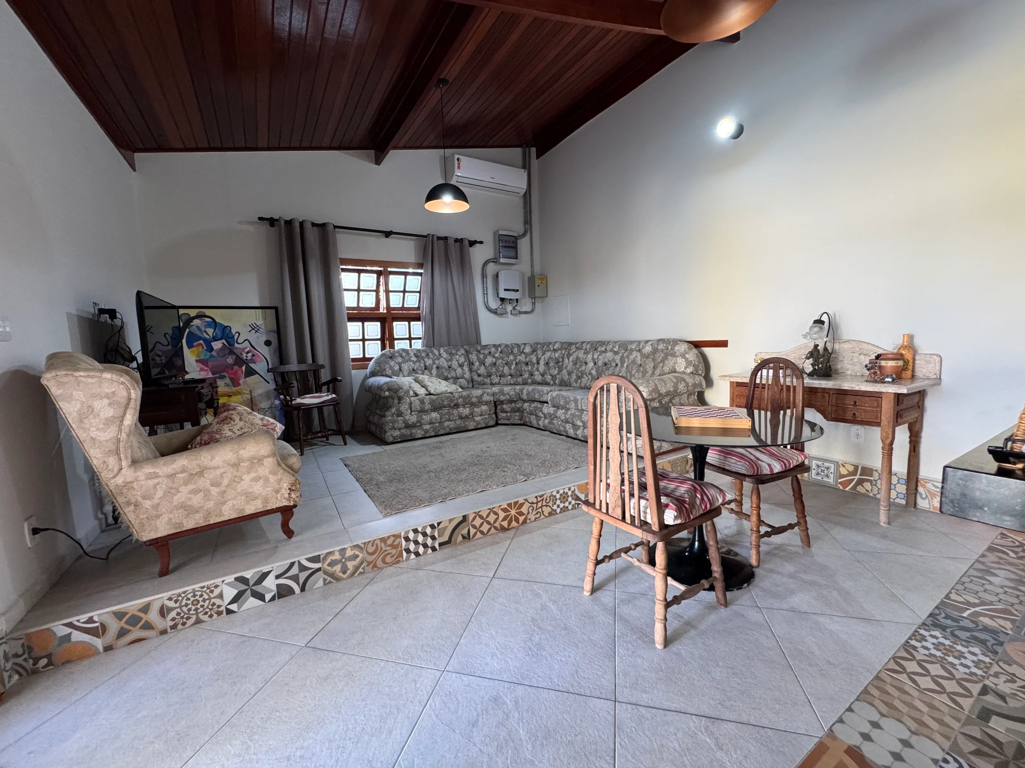 Casa à venda no bairro Jardim Residencial Doutor Lessa em Pindamonhangaba/SP. 