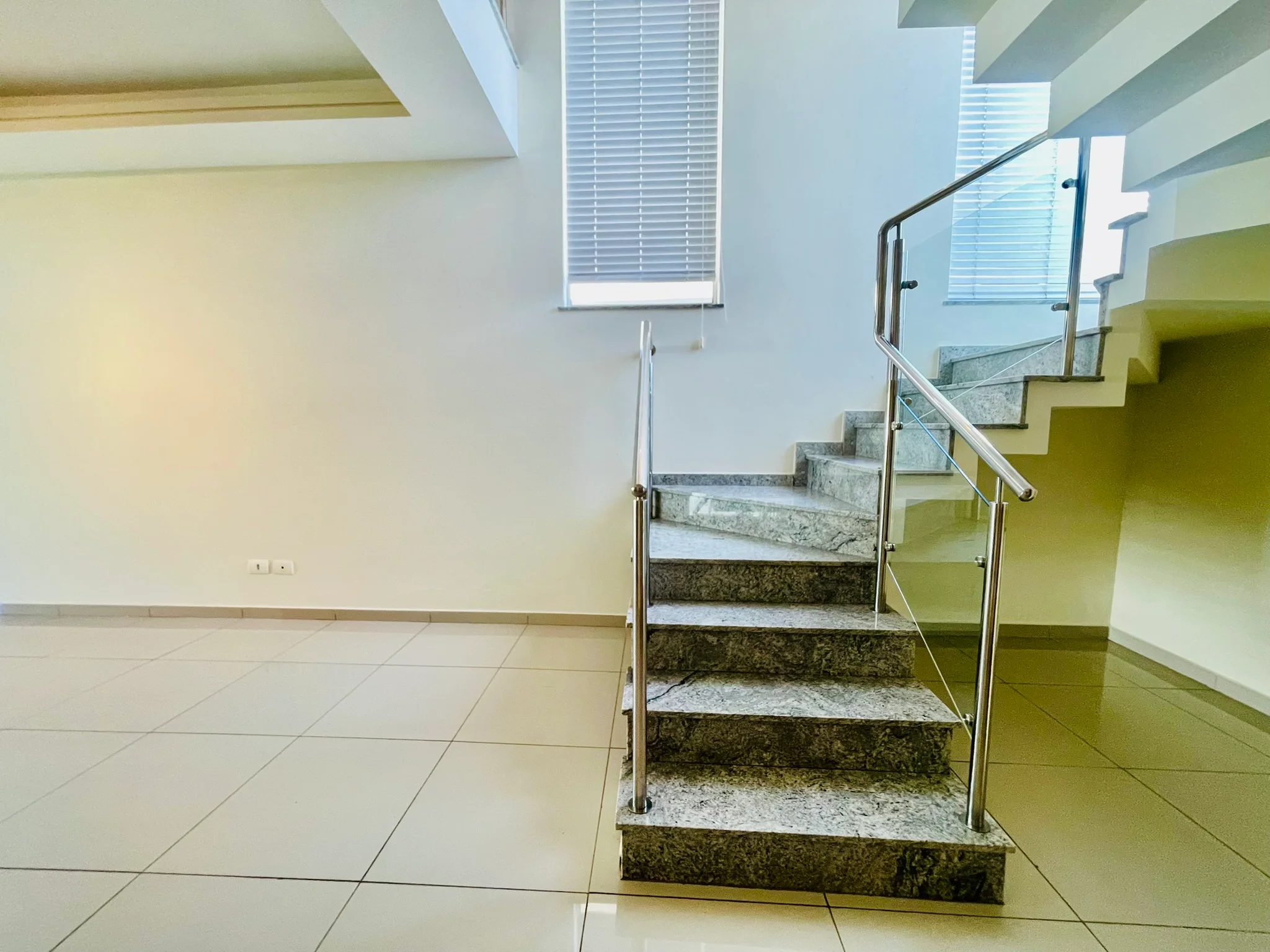 Casa à venda com 4 dormitórios no Condomínio Campos do Conde III em Tremembé/SP. 