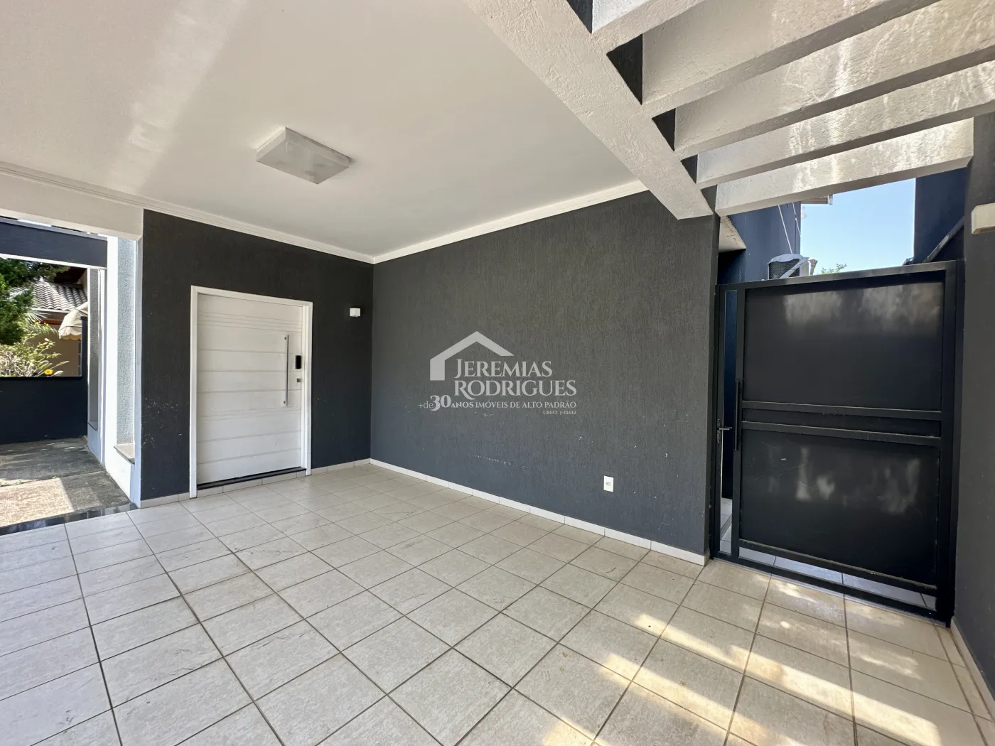 Sobrado com 3 dormitórios, 302 m2 - Condomínio Campos do Conde II - Tremembé/SP.