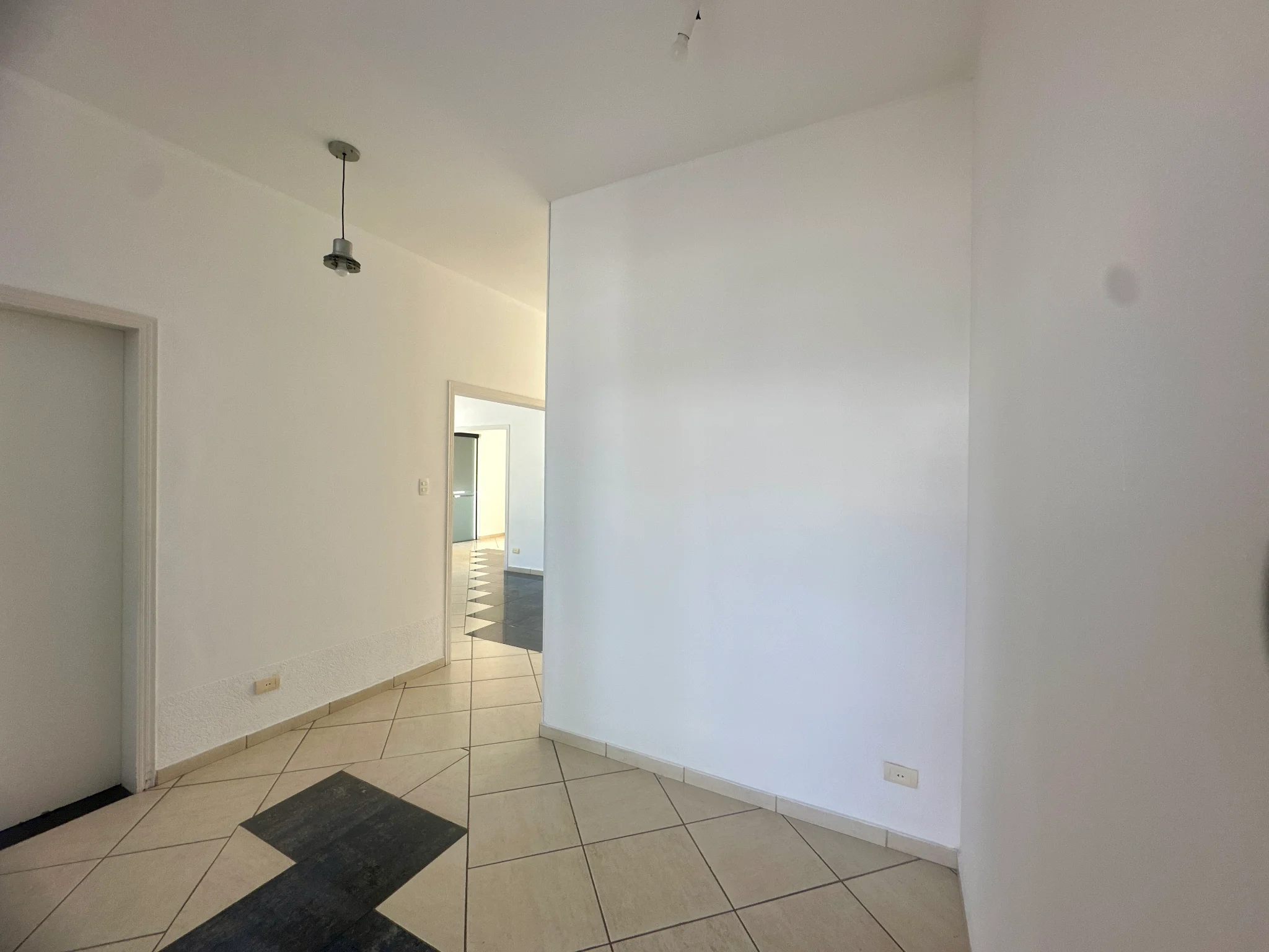 Casa para venda e locação no Condomínio Taubaté Village em Taubaté/SP.