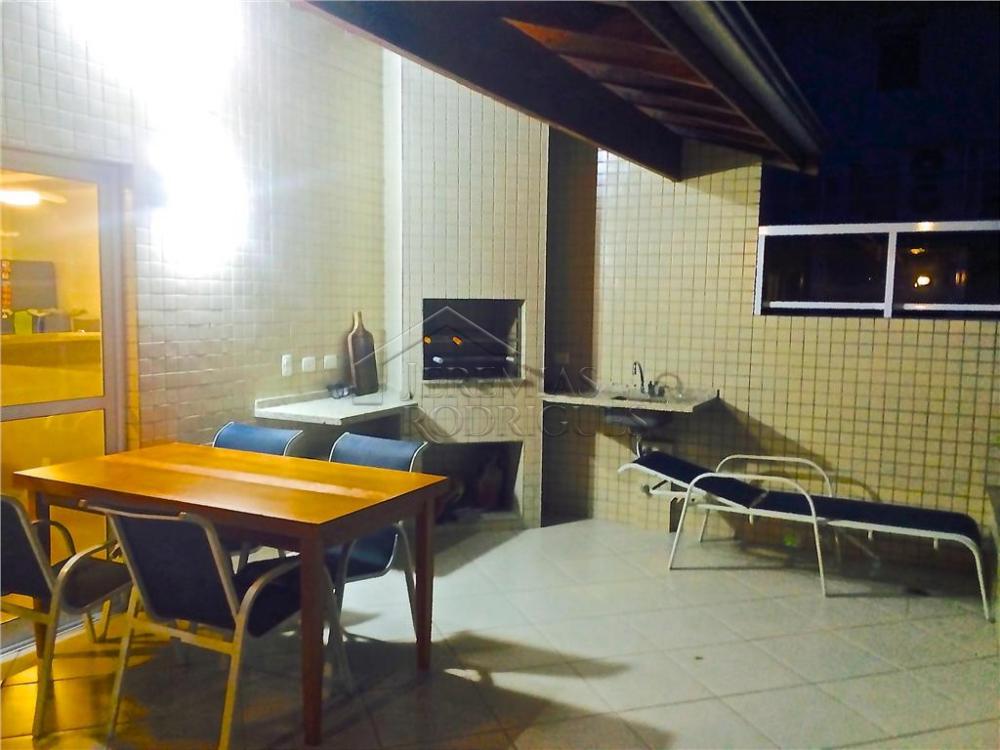 Apartamento à venda com 3 suiítes no Edífico Jerivá em Ubatuba/SP.