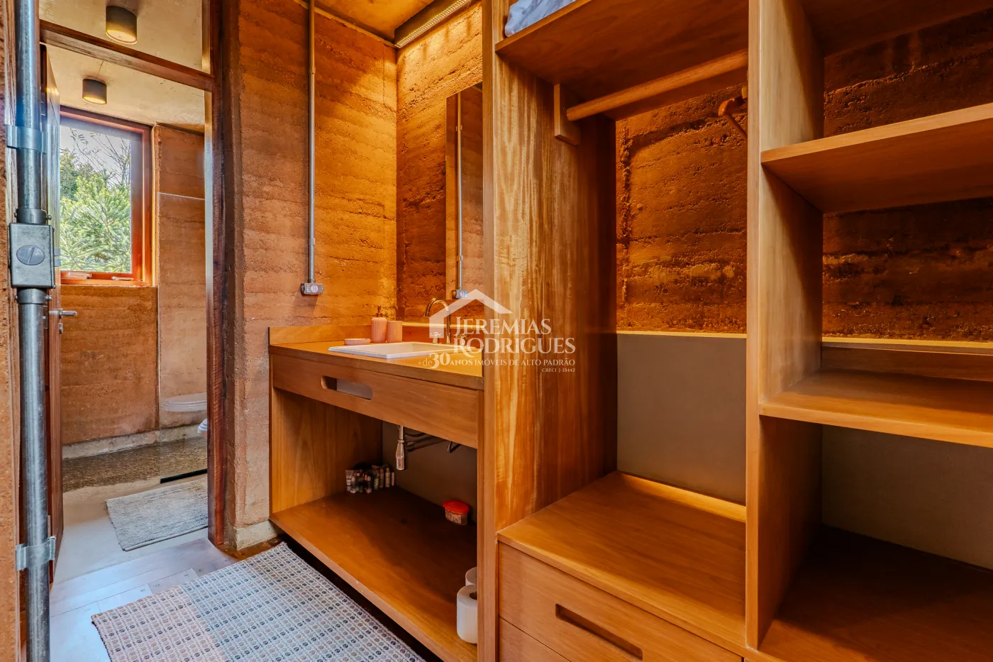 Mansão à venda com 4 suítes no Condomínio Parque da Mantiqueira em Santo Antônio do Pinhal/SP.