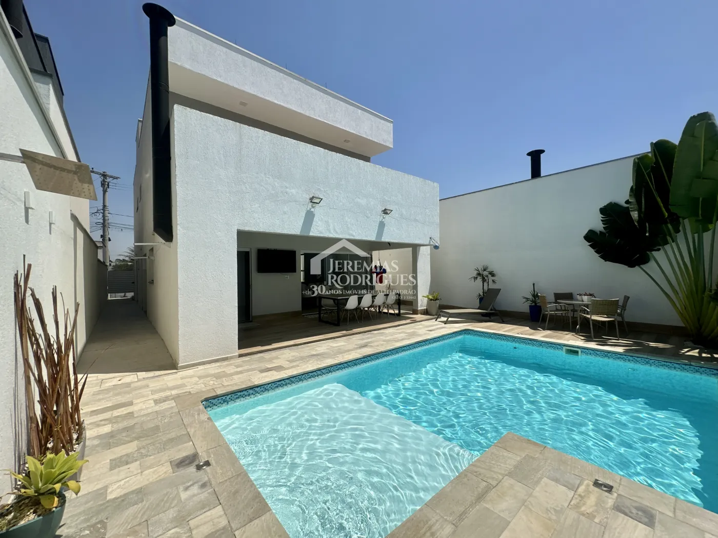 Casa para venda e locação com 3 dormitórios no Condomínio Tecoara em Taubaté/SP.