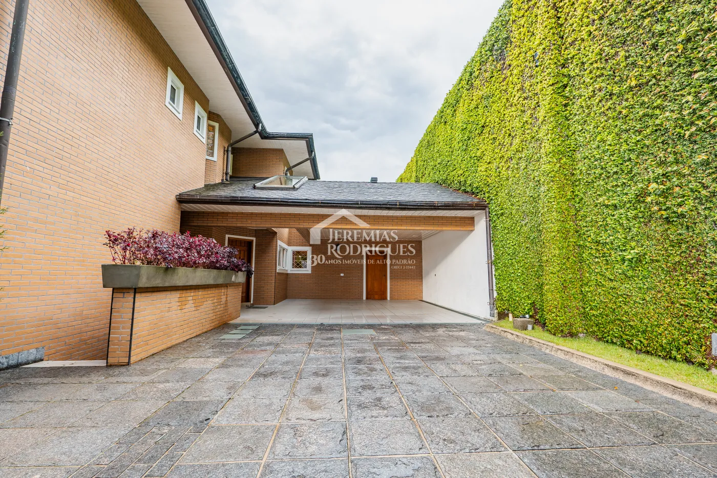 Casa com 4 suítes, 670 m² - Alto do Capivari - Campos do Jordão/SP.