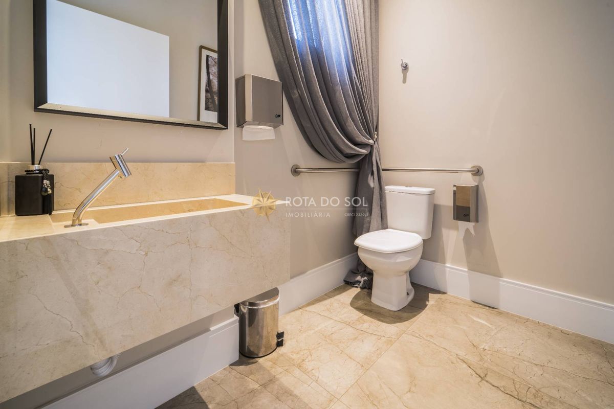 Residencial La Victoria apartamento 3 Suítes e 3 Vagas em Meia Praia Itapema SC