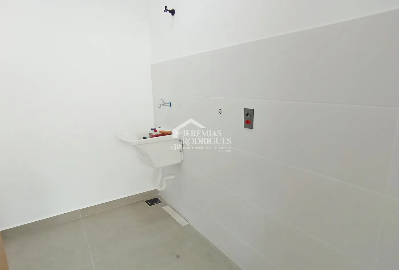 Casa à venda com 3 dormitórios no Condomínio Perolas do Vale em Tremembé/SP.