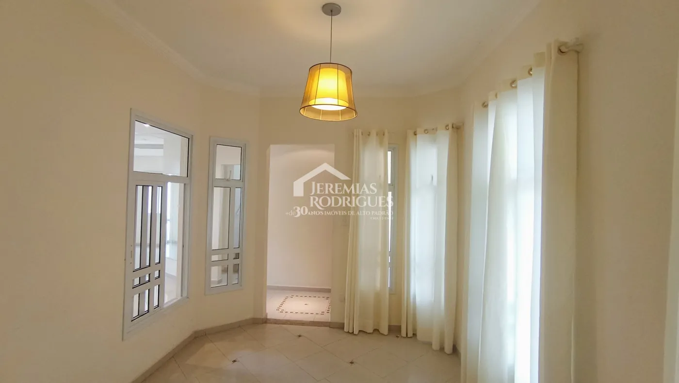 Casa à venda com 5 dormitórios no Condomínio Taubaté Village em Taubaté/SP.