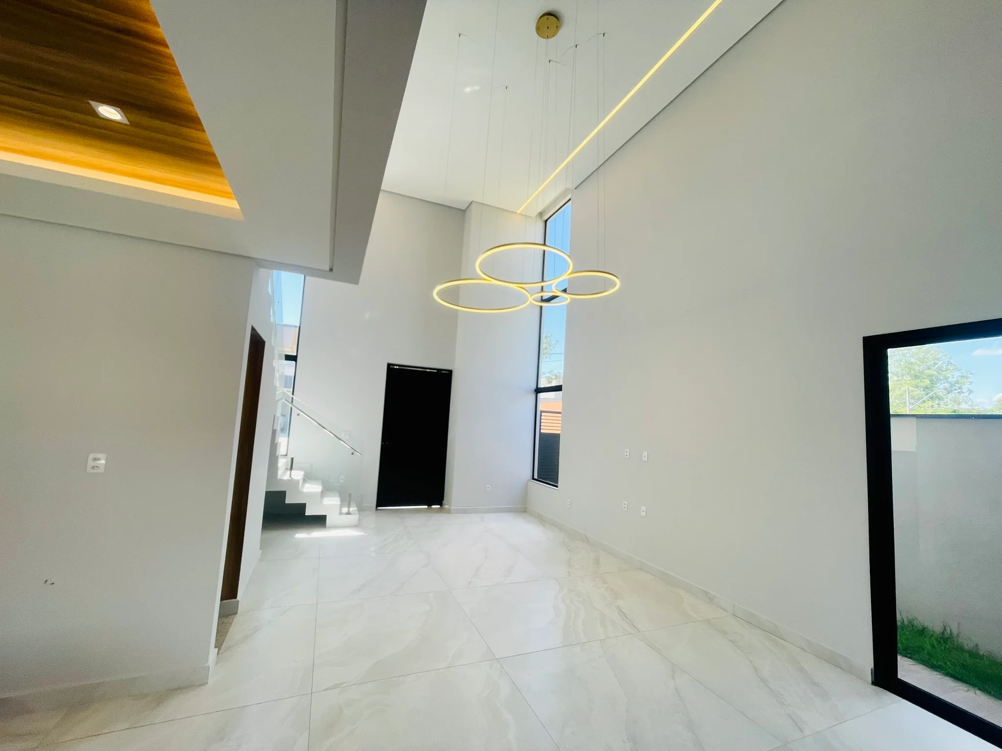 Casa para venda e locação com 3 dormitórios no Condomínio Terras do Vale em Caçapava/SP. 