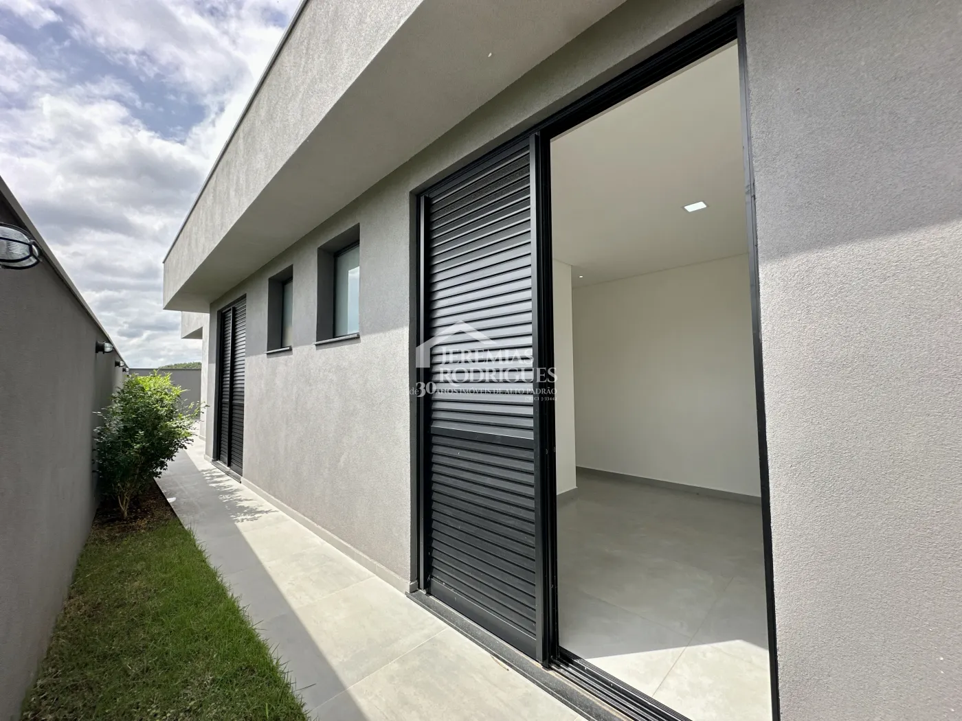 Casa para venda e locação com 3 suítes no Condomínio Cyrela Landscape em Taubaté/SP.