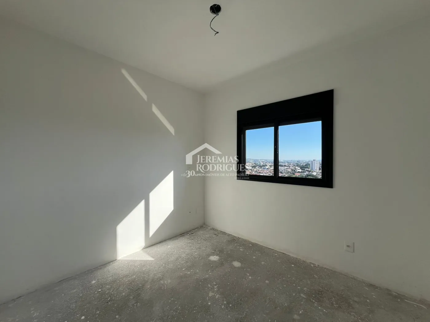 Apartamento à venda com 3 suítes, 211 m² no Edifício Europa em Taubaté/SP