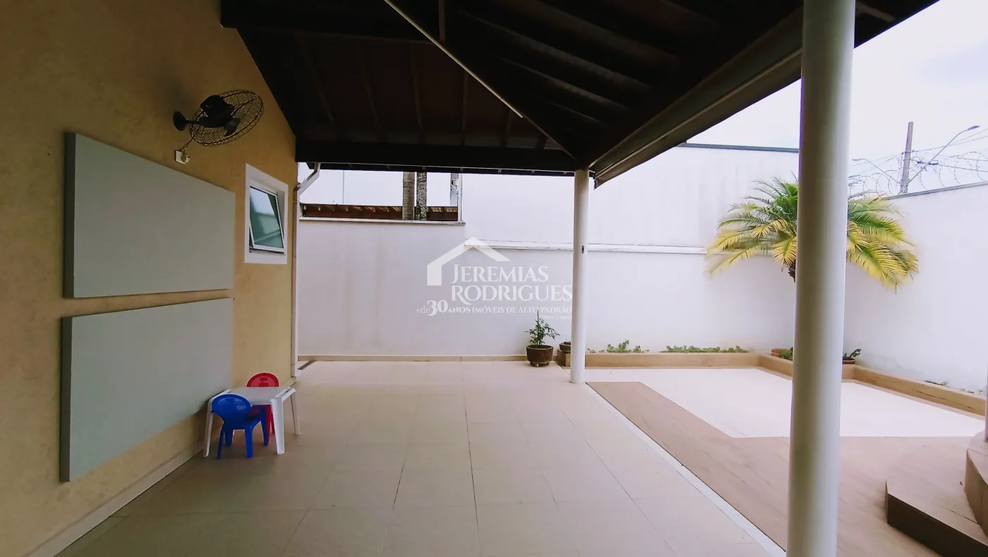 Casa para venda e locação com 4 dormitórios no Condomínio Jatobá em Tremembé/SP.