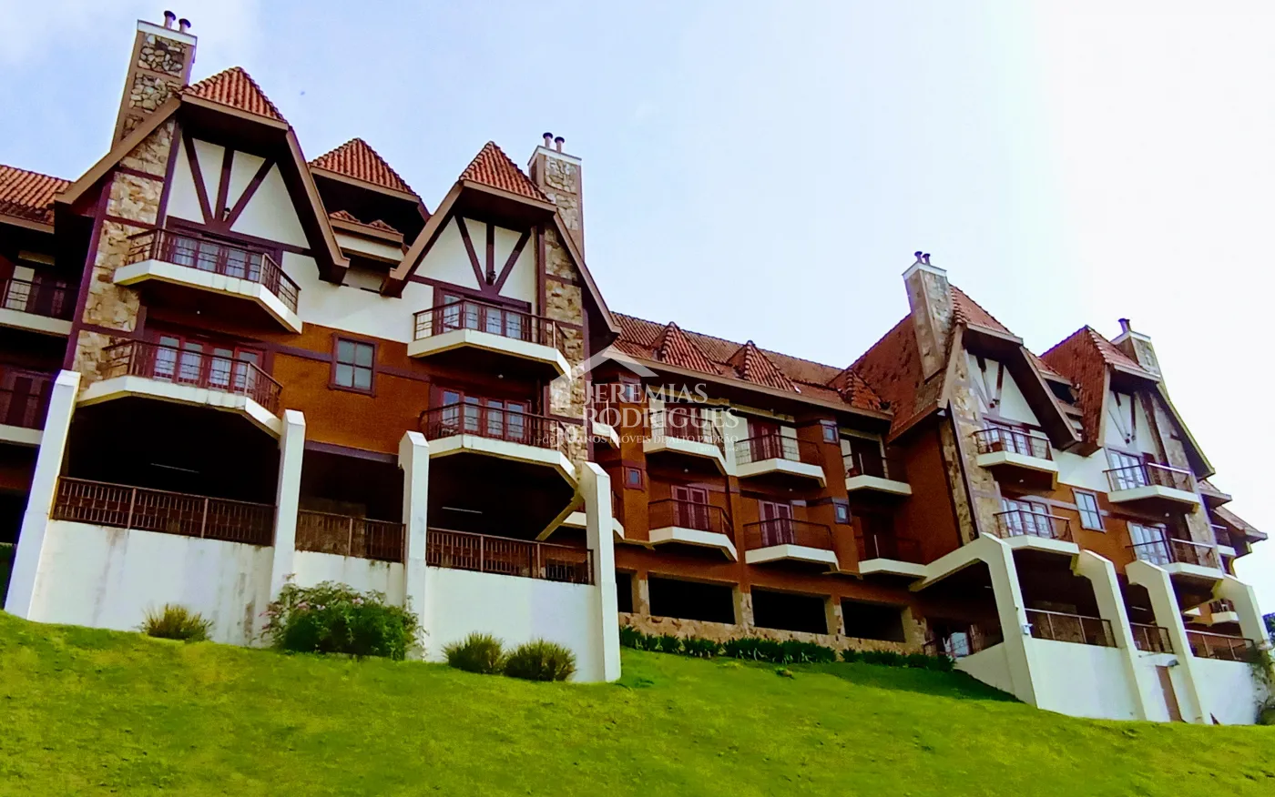 Apartamento para venda com 4 dormitórios no Edifício Solar Bela Vista em Campos do Jordão/SP