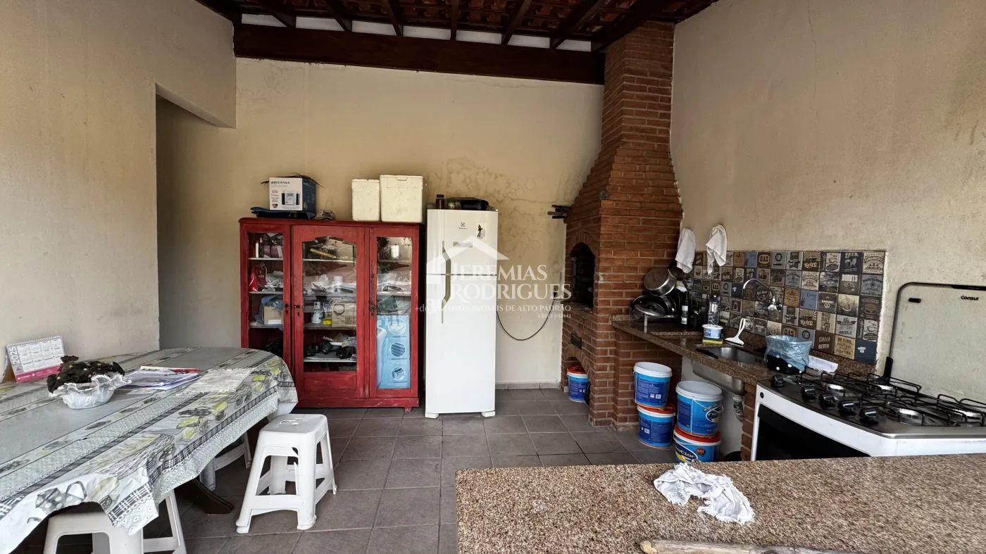 Casa à venda com 3 dormitórios no bairro Vila Rica em Pindamonhangaba/SP