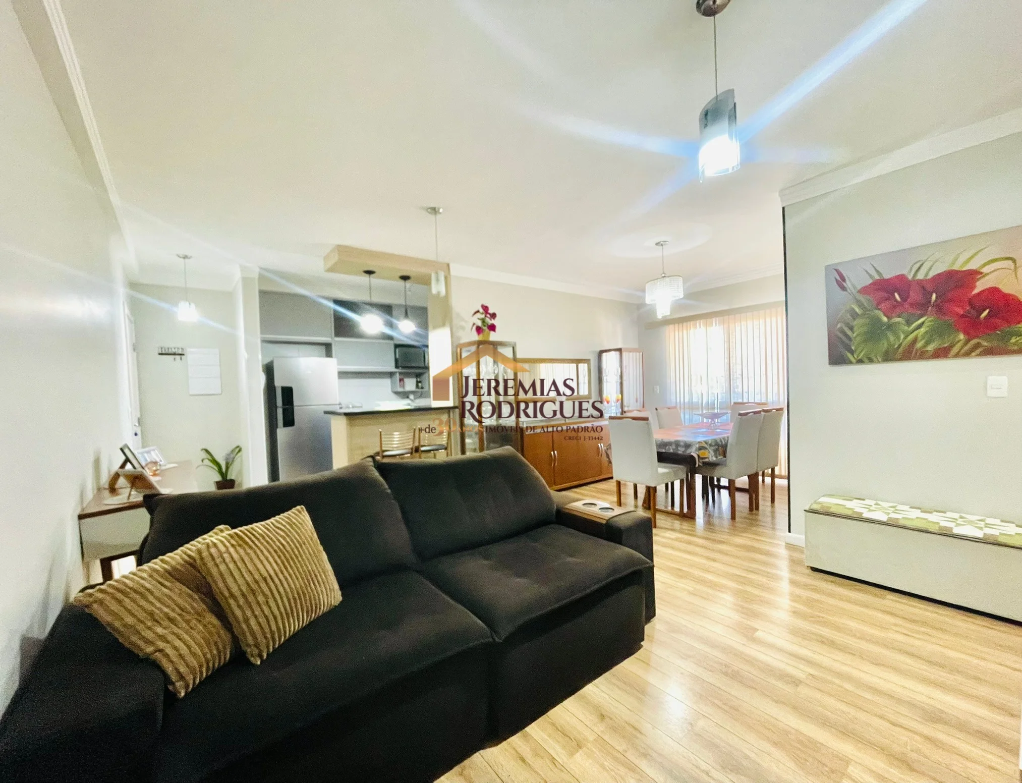 Apartamento à venda no Edifício Maison em Taubaté/ SP.