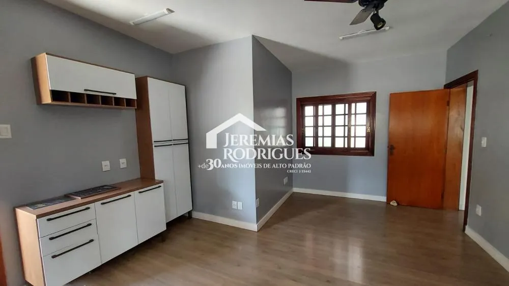 Casa térrea com 5 dorm - Condomínio Village Paineiras.