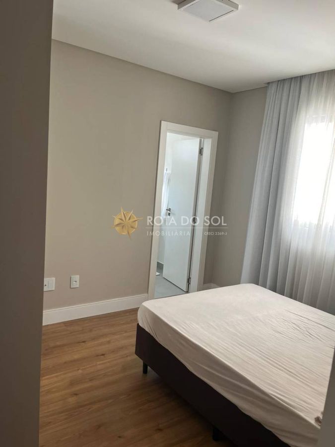 Residencial La Victoria apartamento 3 Suítes e 3 Vagas em Meia Praia Itapema SC