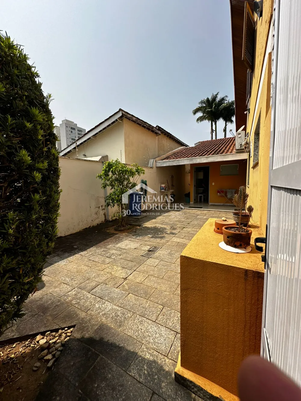 Casa à venda com 6 dormitórios no bairro Jardim das Nações em Taubaté/SP.