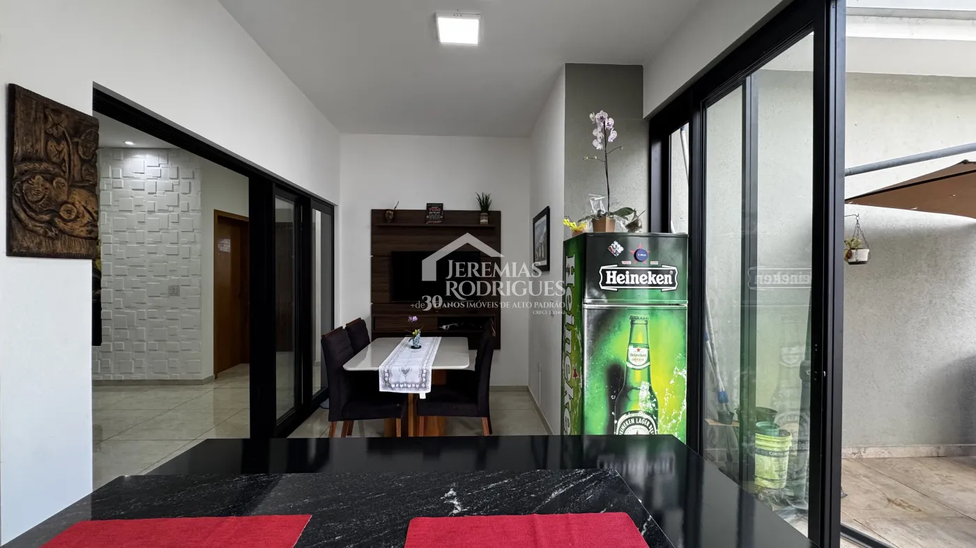 Casa à venda com 3 suítes no Condomínio Reserva dos Lagos em Pindamonhangaba/SP.