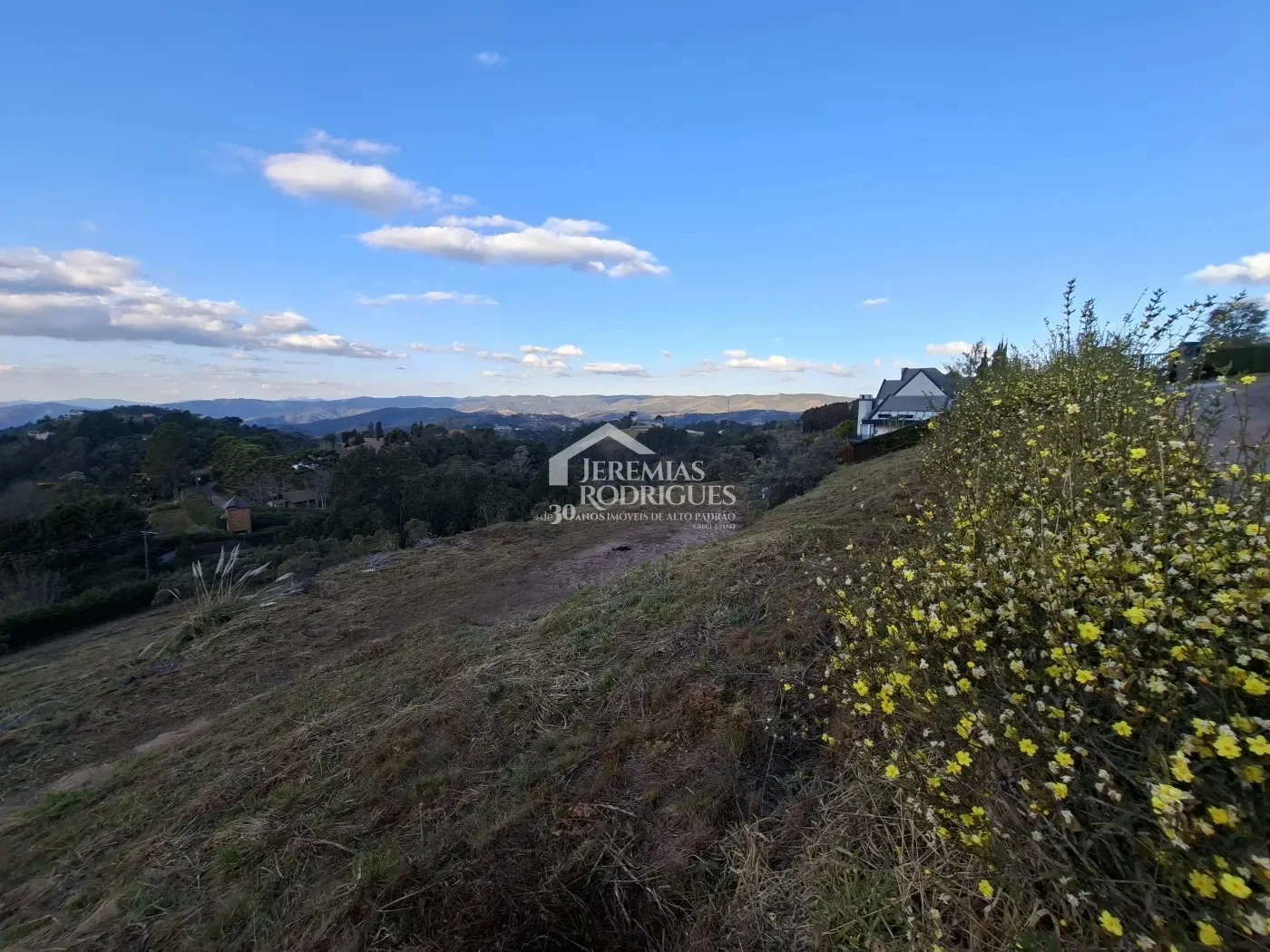 Terreno à venda no Condomínio Pedra do Fogo em Campos do Jordão/SP.