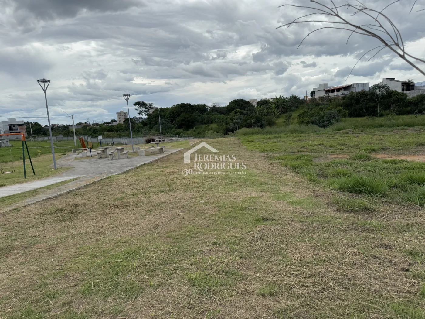 Terreno à venda com 365 m² no Bosque da Imperatriz em Pindamonhangaba/SP.
