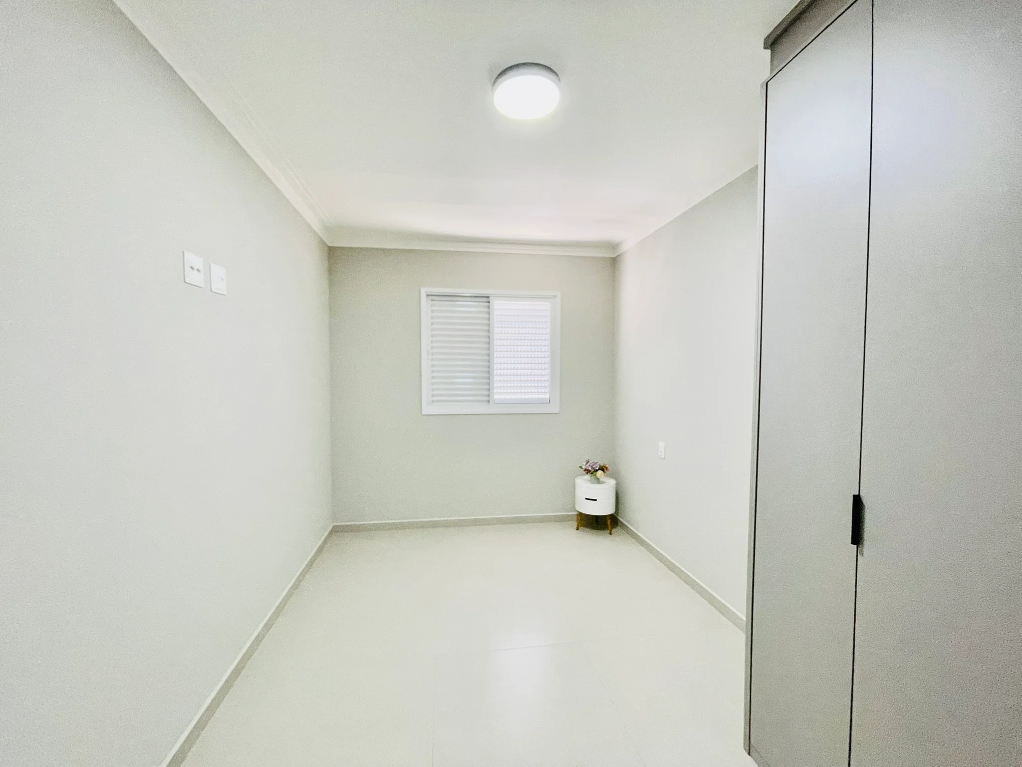 Apartamento para venda e locação, 101 m² no Condomínio Lume Residence em Taubaté/SP. 