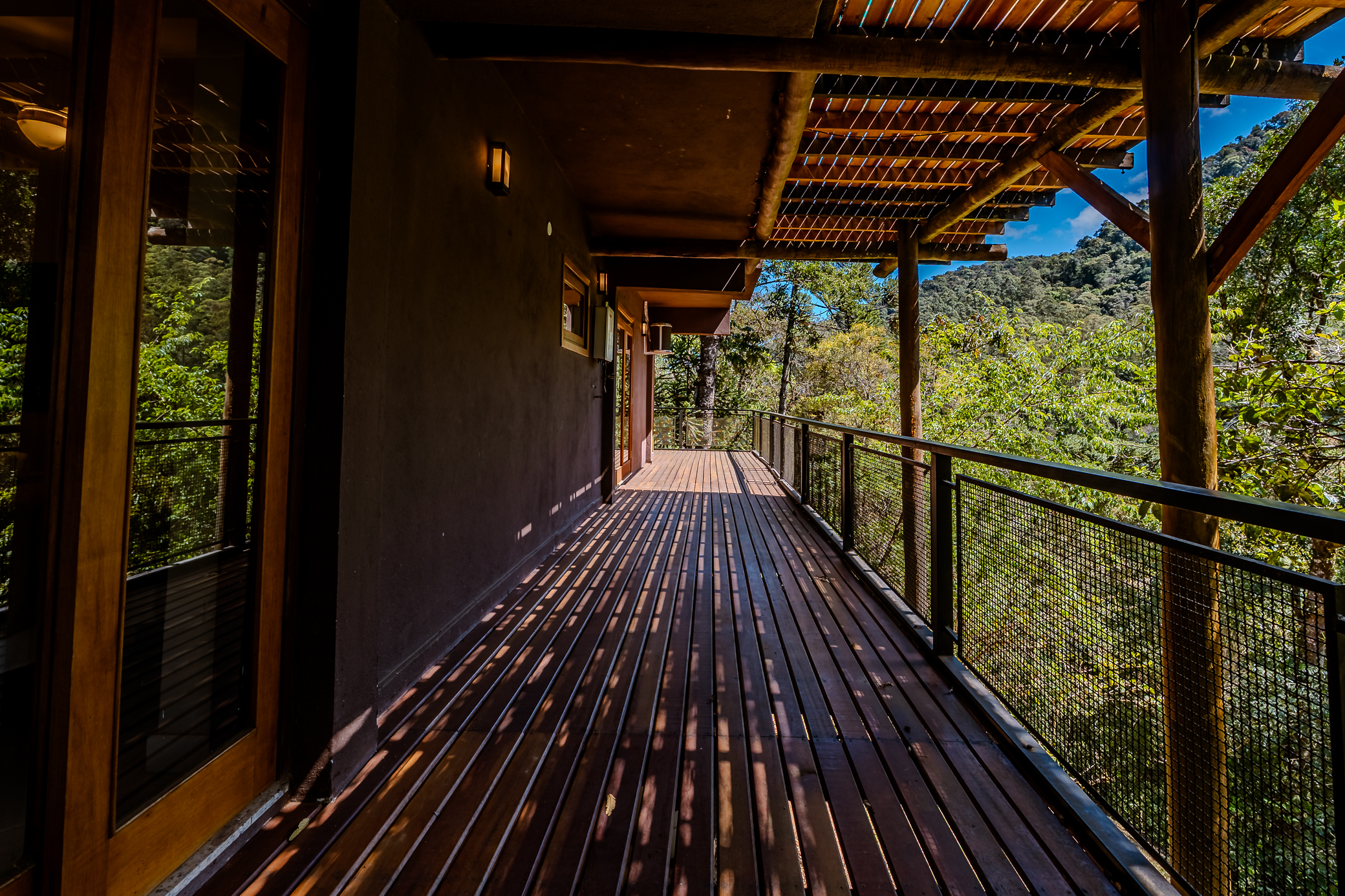 Casa à venda com 3 suítes no Condomínio Portal da Mantiqueira em Santo Antônio do Pinhal/SP.