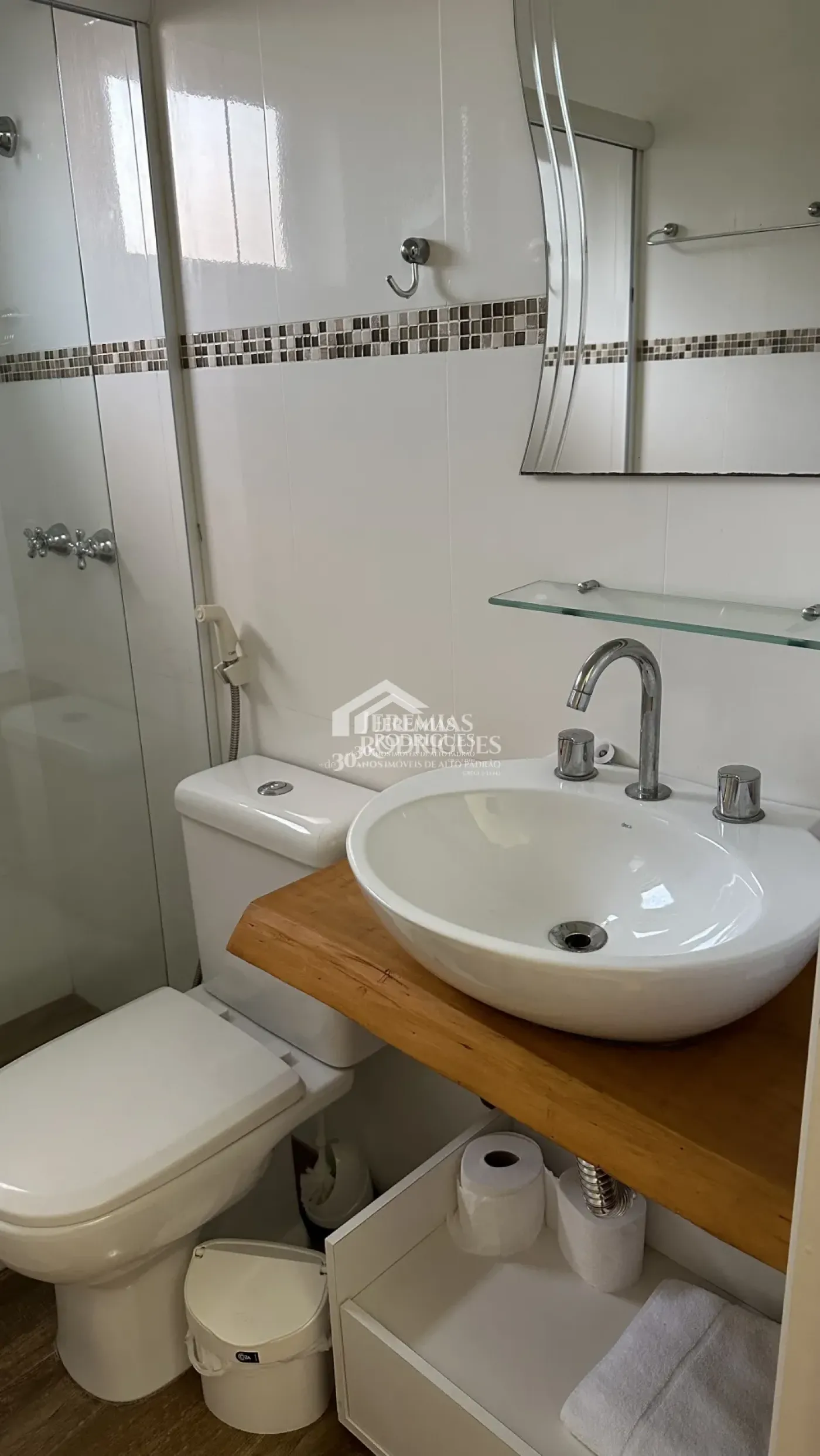 Casa à venda com 5 suítes no bairro Nova Capivari em Campos do Jordão/SP