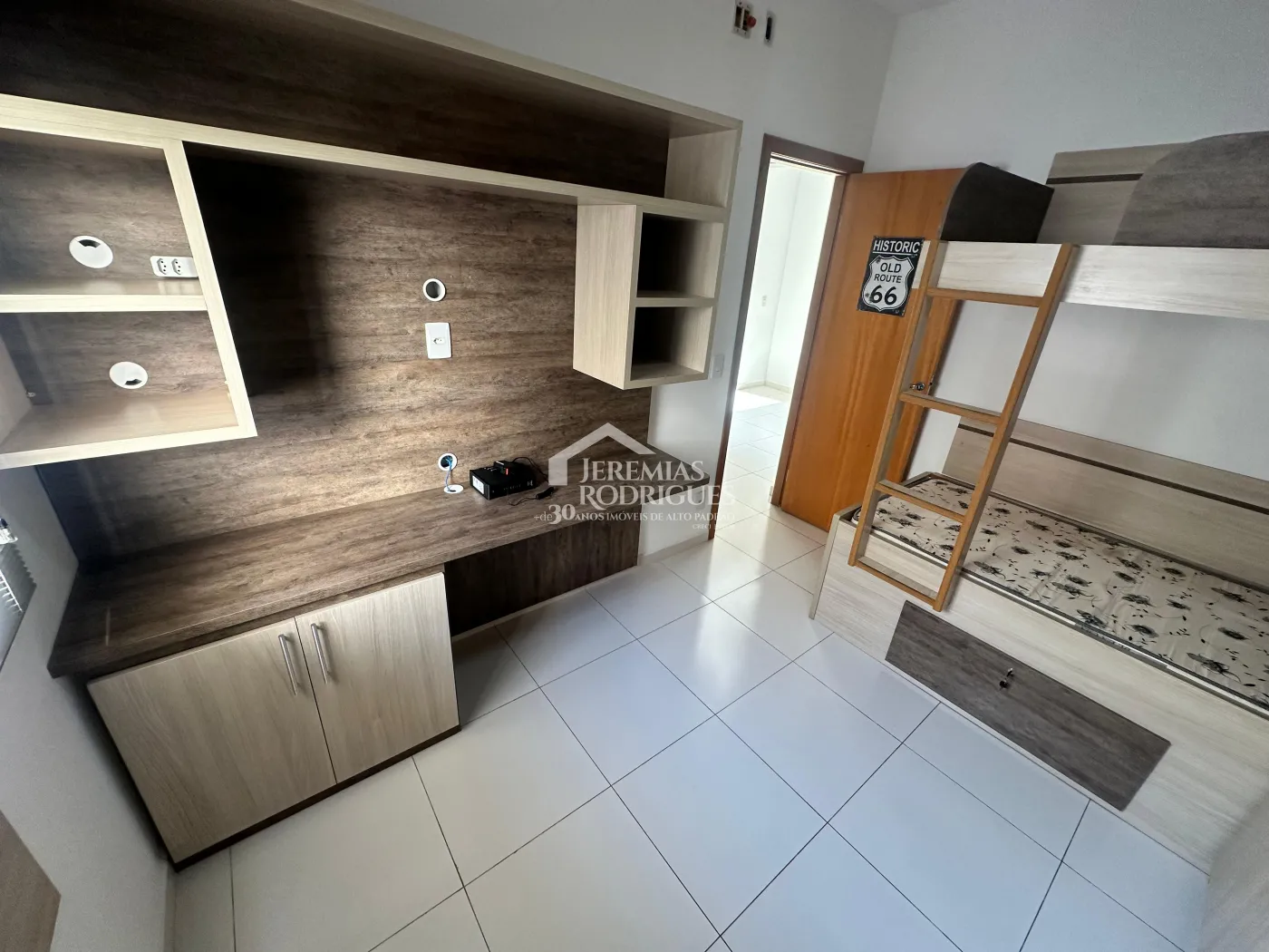 Apartamento para locação com 2 dormitórios, 69 m² - Edifício Embaúba - Pindamonhangaba/SP.