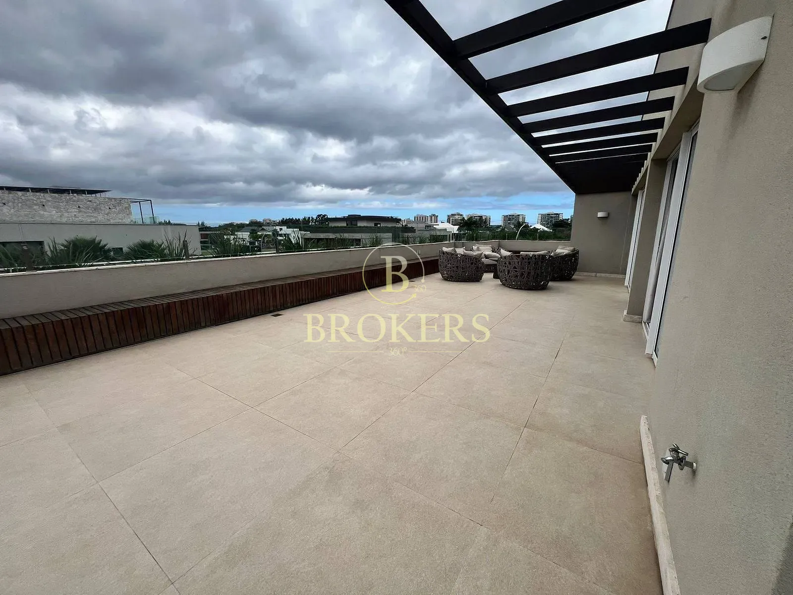 Luxo e sofisticação no Alphaville: Casa triplex mobiliada com 6 suítes, SPA e campo de futebol priv — foto 3