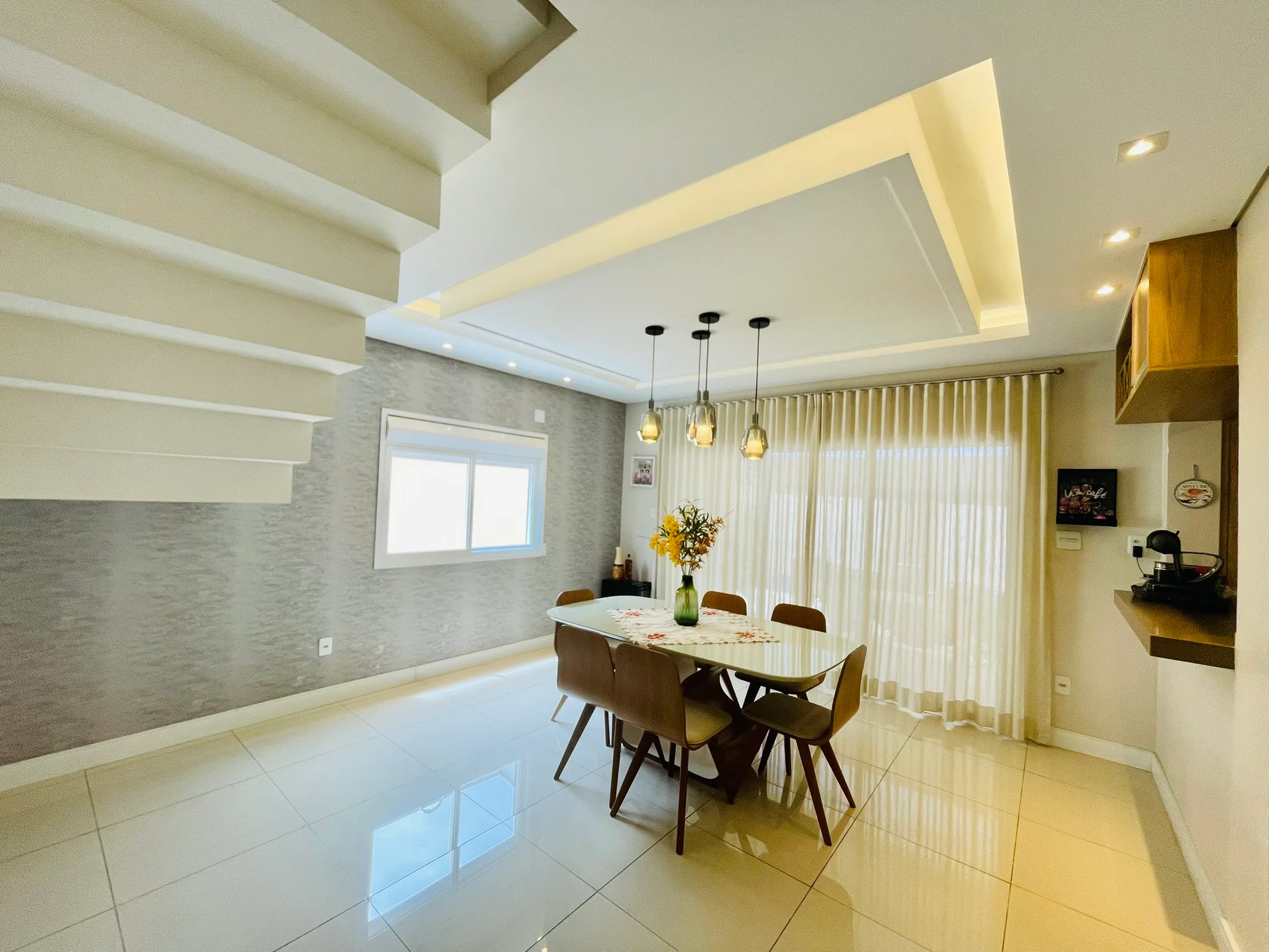 Casa à venda com 3 dormitórios no Condomínio Parque das Araucárias em Tremembé/SP. 