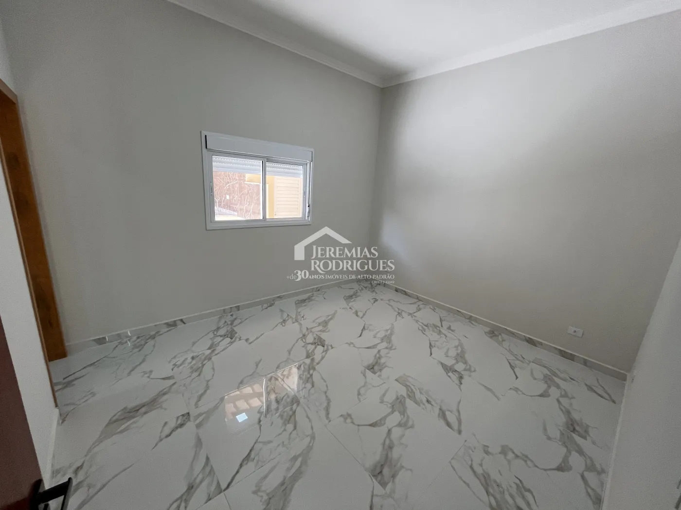 Casa com 3 dormitórios, 250,00 m² - Vila Suíça - Pindamonhangaba/SP.