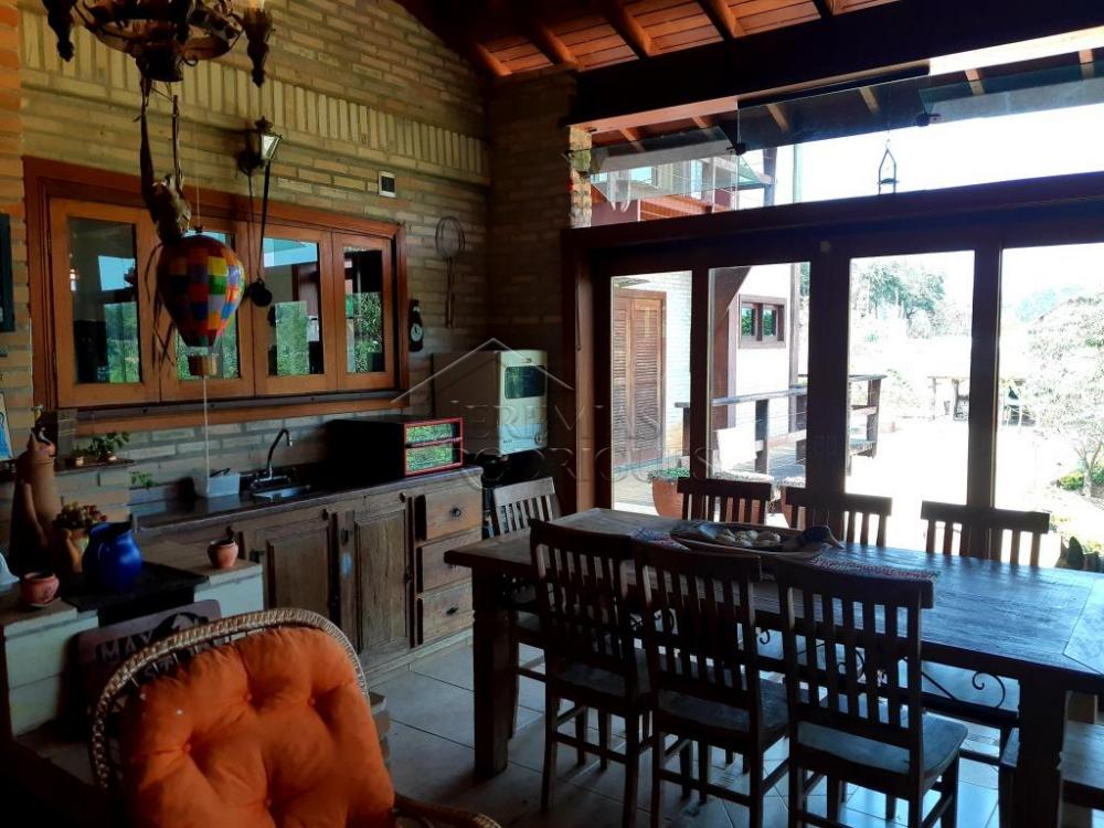 Casa à venda com 6 dormitórios no Condomínio Chácaras Cataguá em Taubaté/SP.