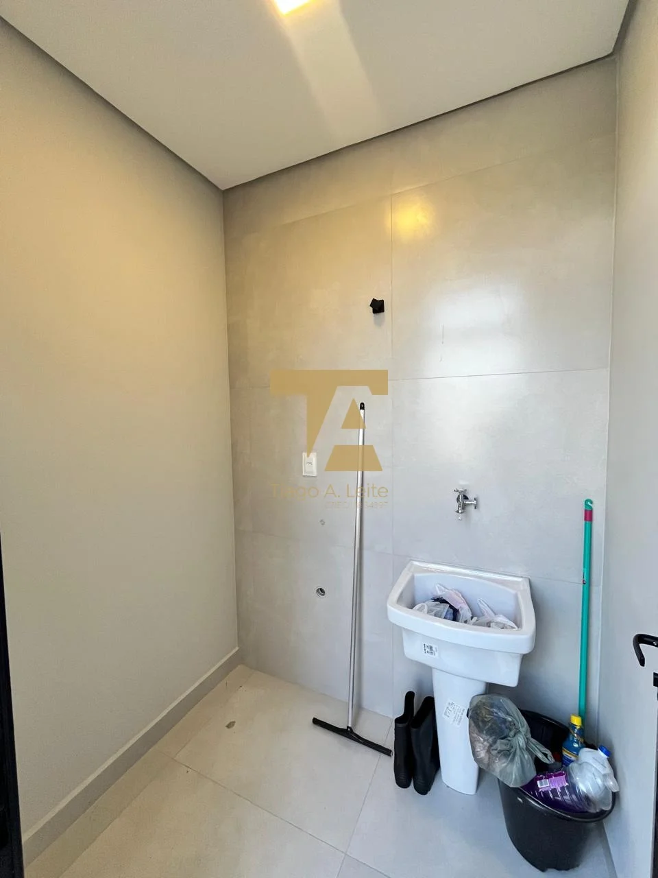 Casa Térrea com 3 Suítes e Fachada Contemporânea – Condomínio Pérola do Vale, Tremembé/SP