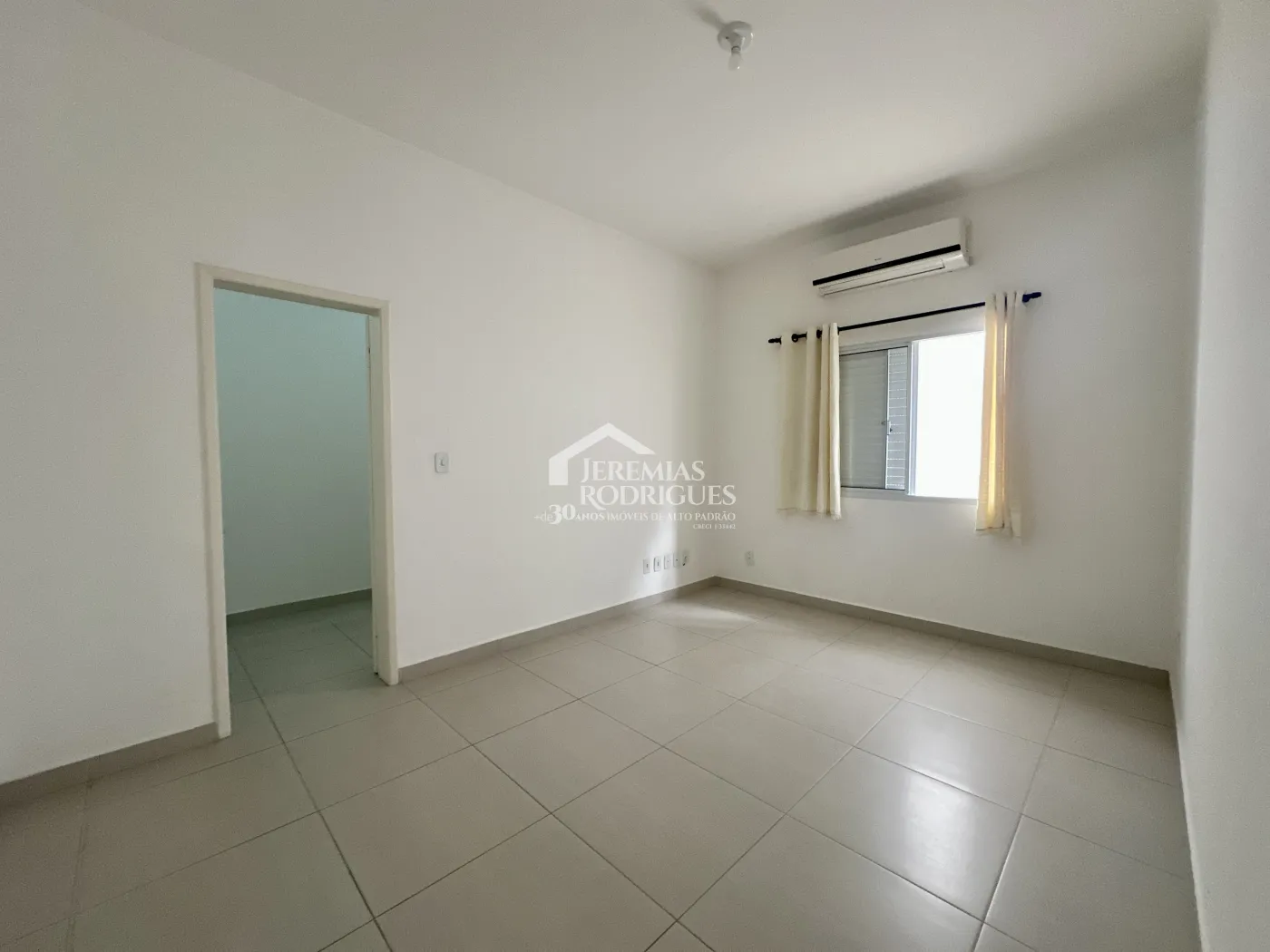 Casa para venda com 3 dormitórios no Condomínio Campos Do Conde I em Tremembé/SP