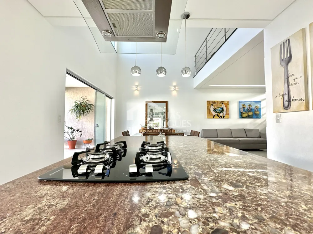 Casa mobiliada para locação no Condomínio Campos do Conde I em Tremembé/SP. 