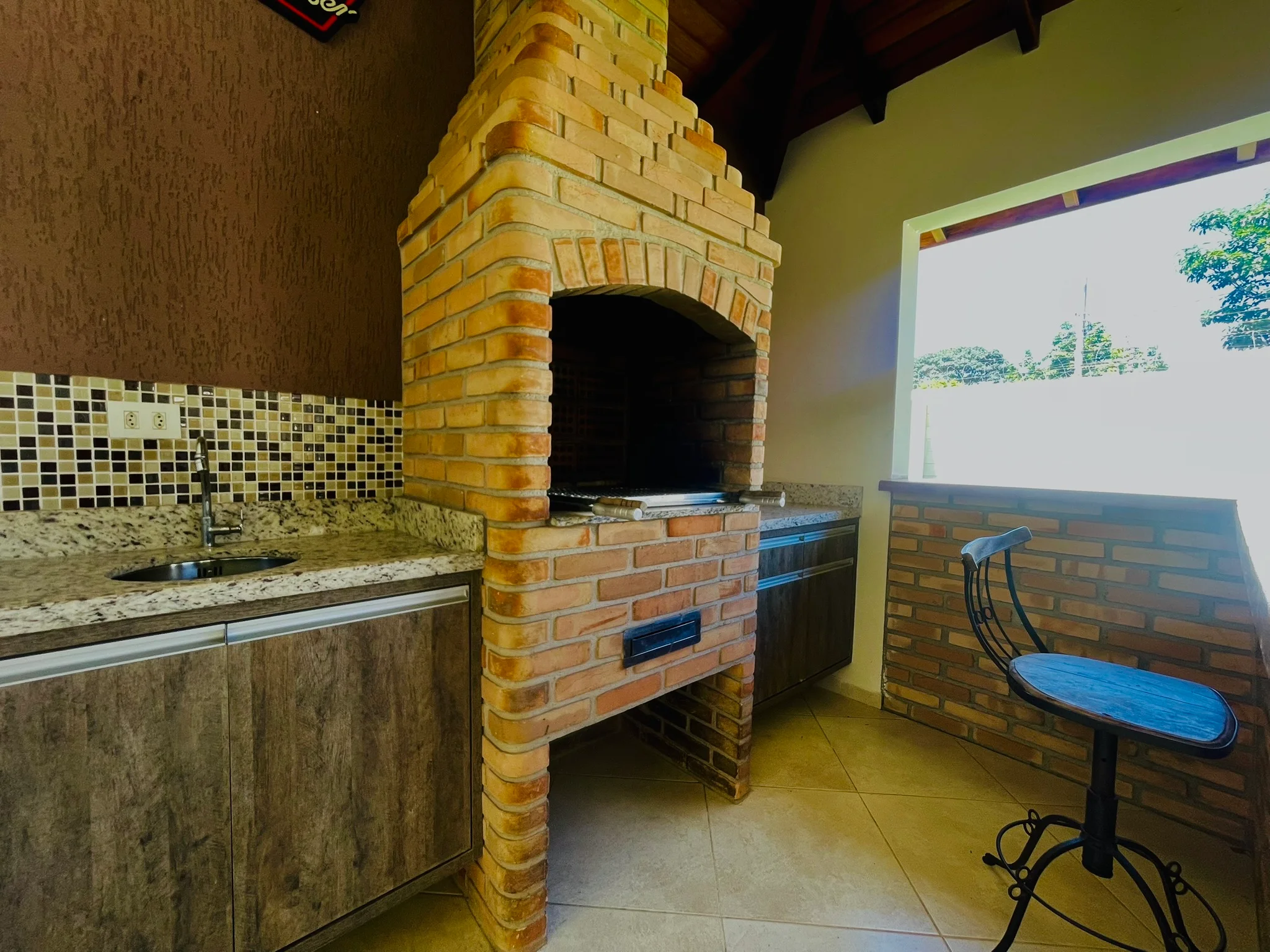 Casa à venda com 4 dormitórios no Condomínio Campos do Conde III em Tremembé/SP. 