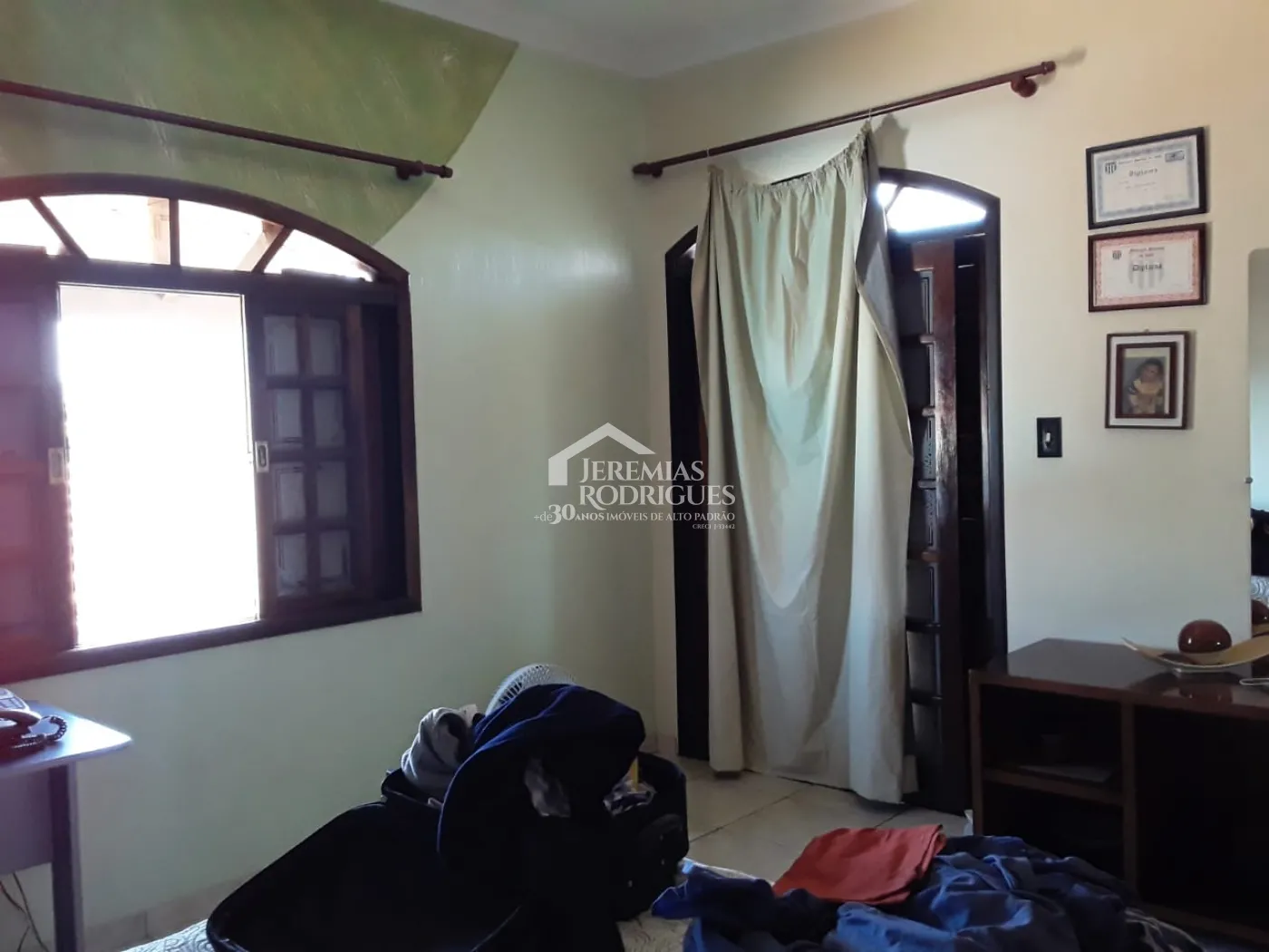 Casa sobradada à venda com 3 dormitórios no bairro Jardim Morumby em Taubaté/SP